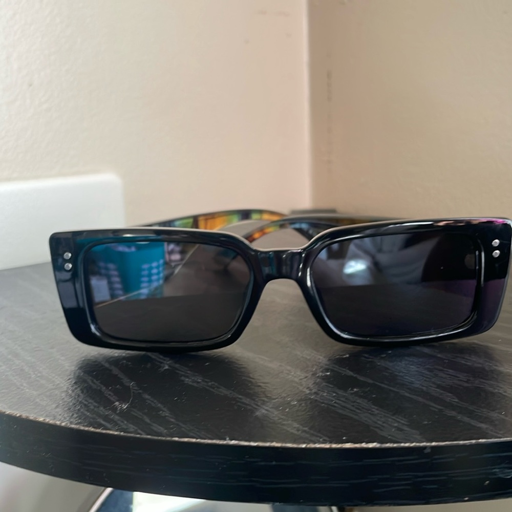 Black 2 tone